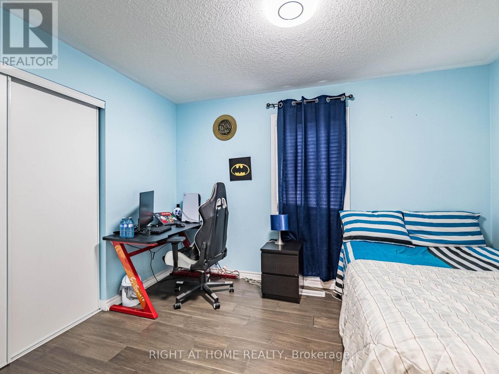 












1302 RUDDY CRESCENT

,
Milton (BE Beaty),




Ontario
L9T8M3

