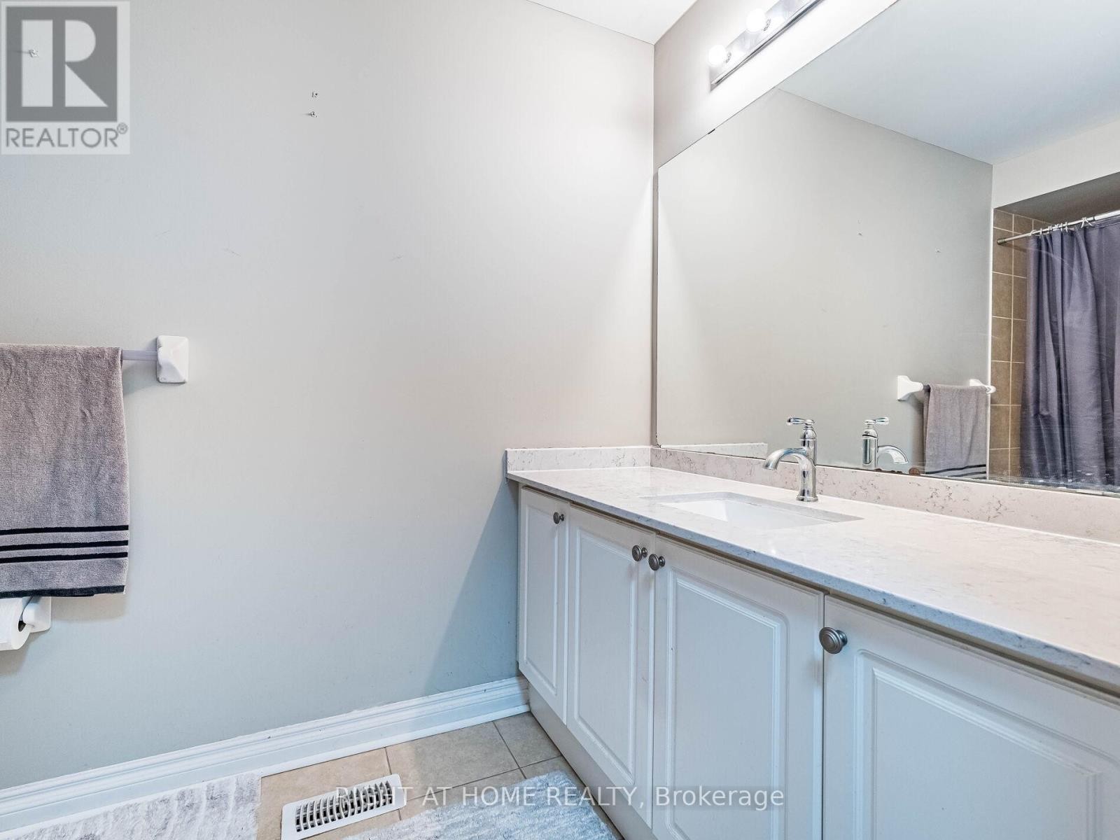 












1302 RUDDY CRESCENT

,
Milton (BE Beaty),




Ontario
L9T8M3

