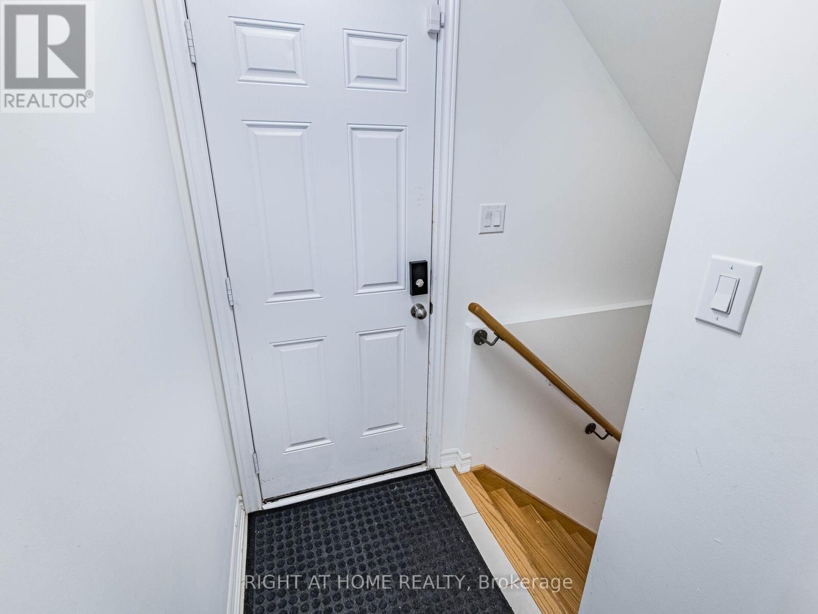 












1302 RUDDY CRESCENT

,
Milton (BE Beaty),




Ontario
L9T8M3

