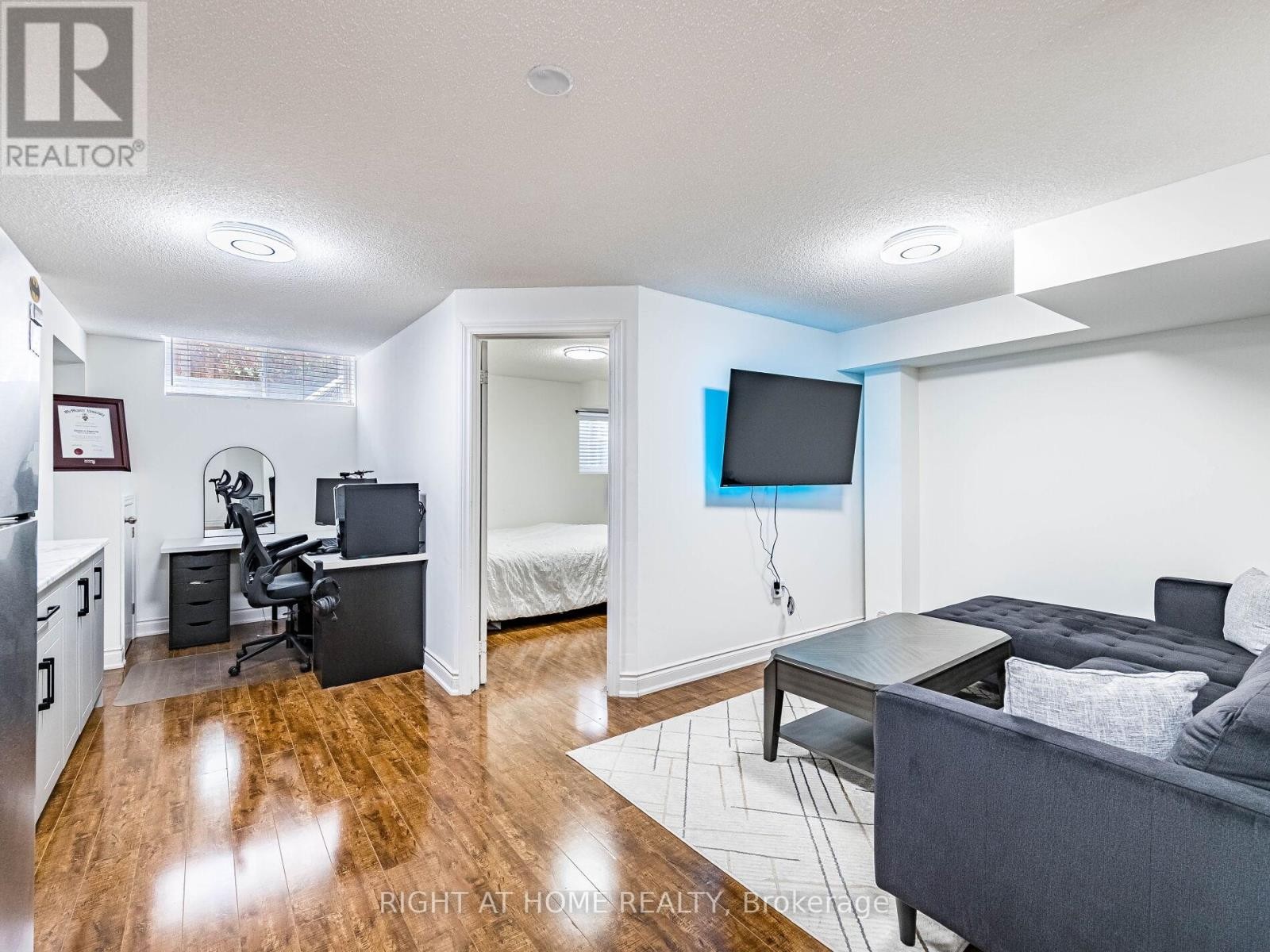 












1302 RUDDY CRESCENT

,
Milton (BE Beaty),




Ontario
L9T8M3

