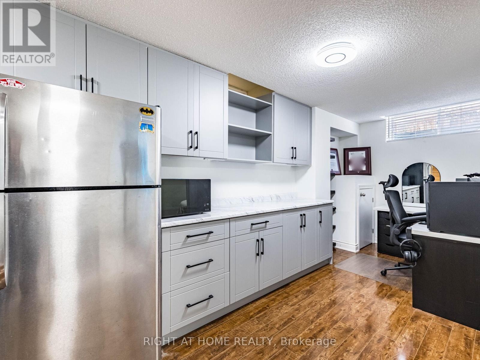 












1302 RUDDY CRESCENT

,
Milton (BE Beaty),




Ontario
L9T8M3

