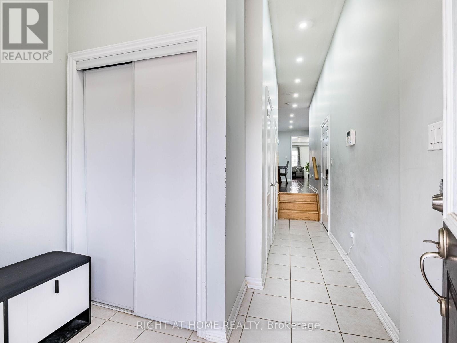 












1302 RUDDY CRESCENT

,
Milton (BE Beaty),




Ontario
L9T8M3

