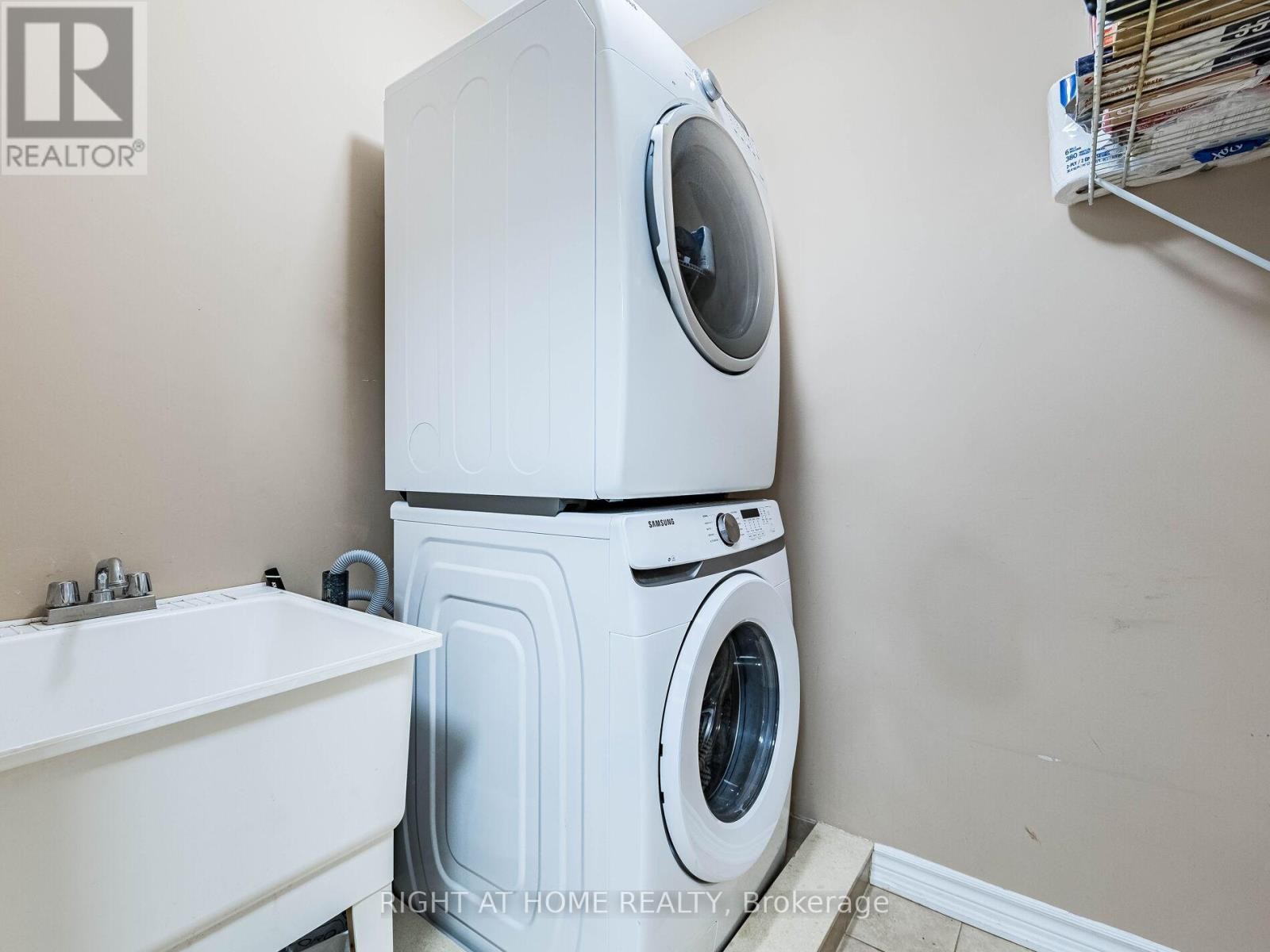 












1302 RUDDY CRESCENT

,
Milton (BE Beaty),




Ontario
L9T8M3

