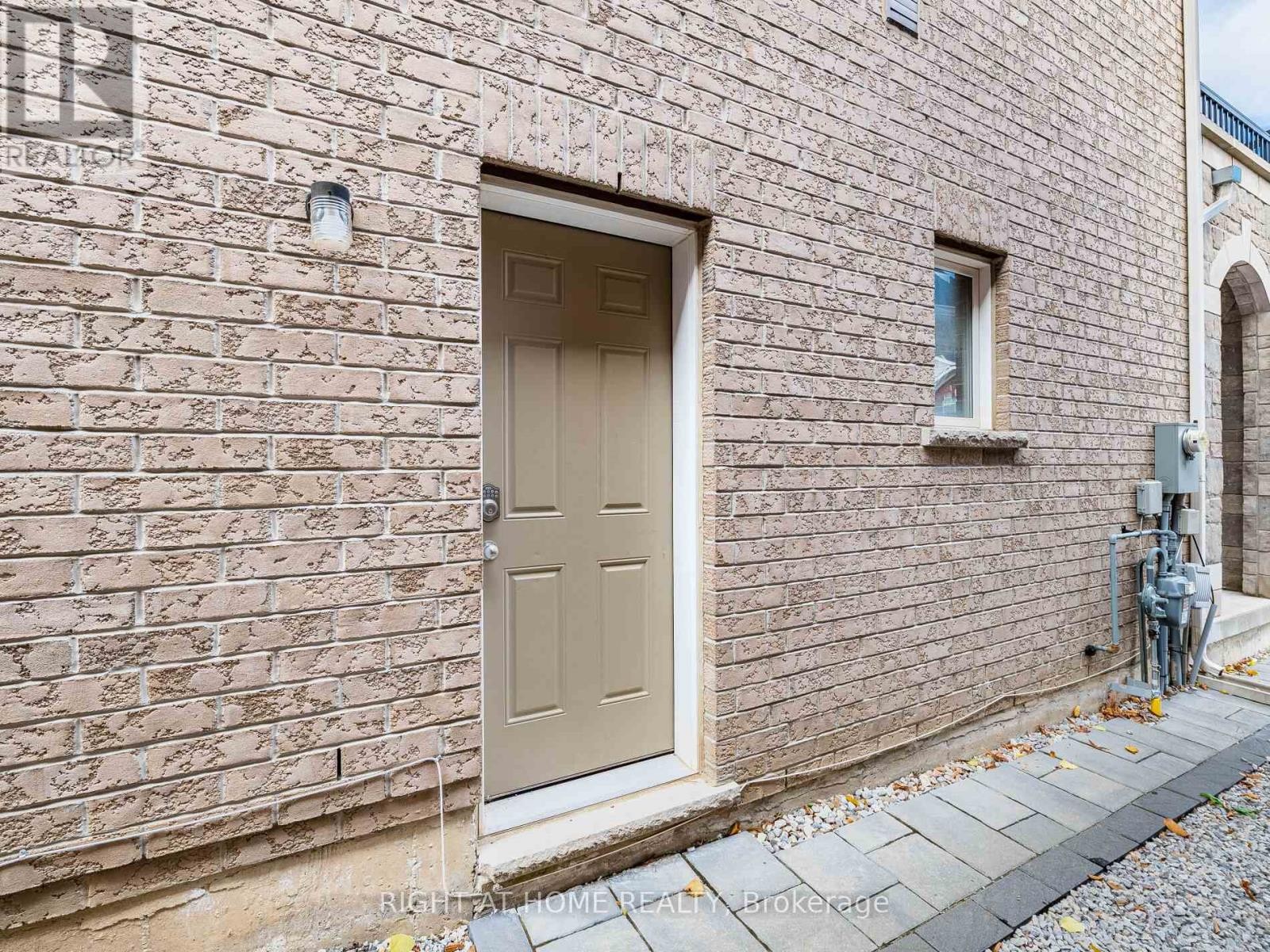 












1302 RUDDY CRESCENT

,
Milton (BE Beaty),




Ontario
L9T8M3

