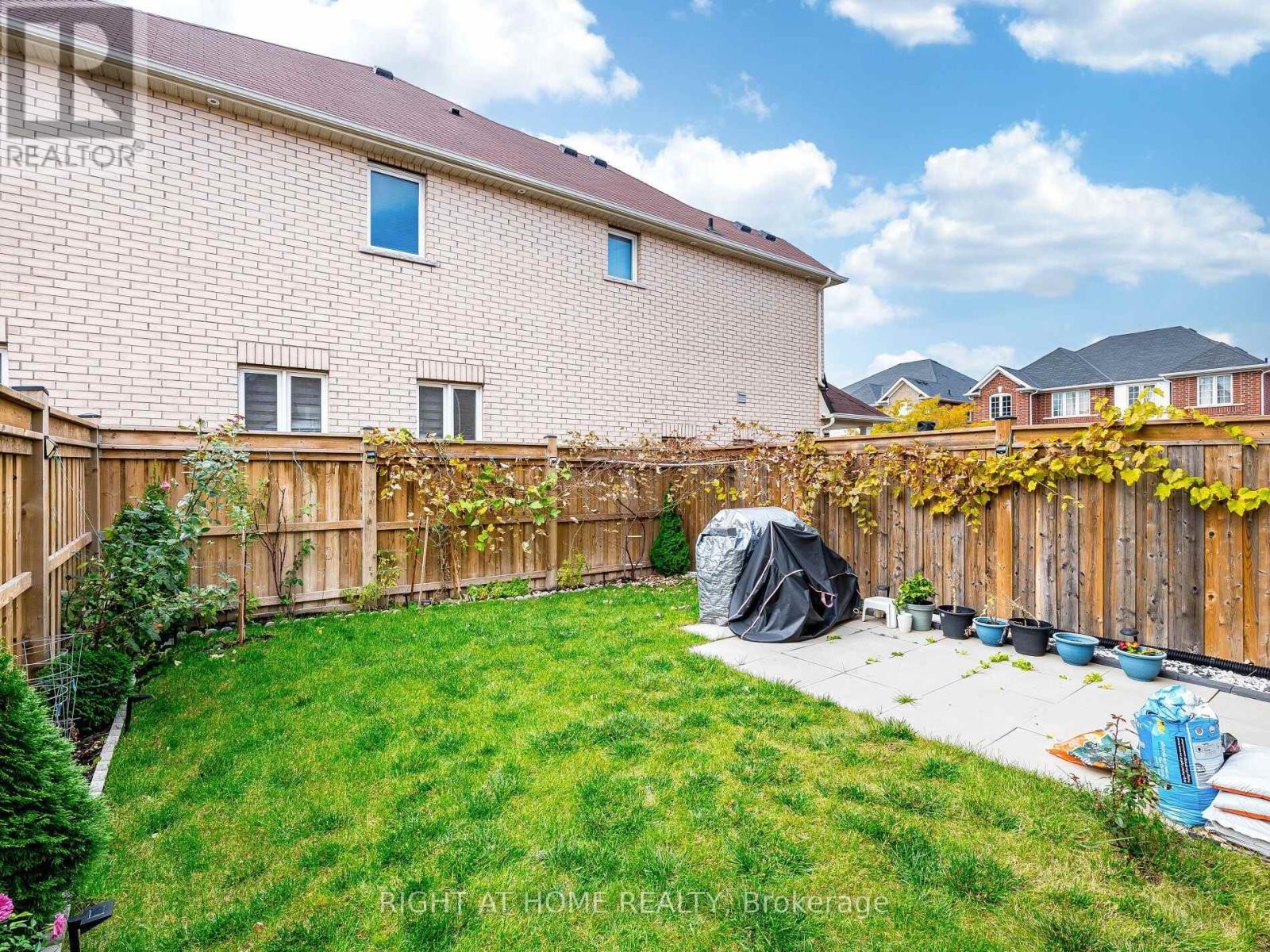 












1302 RUDDY CRESCENT

,
Milton (BE Beaty),




Ontario
L9T8M3

