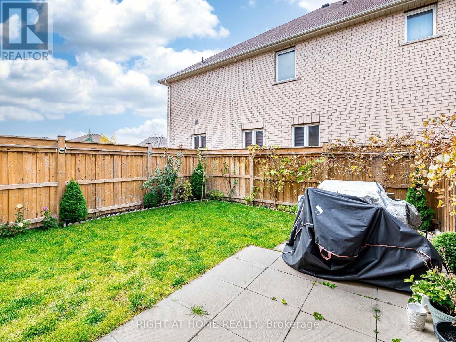 












1302 RUDDY CRESCENT

,
Milton (BE Beaty),




Ontario
L9T8M3

