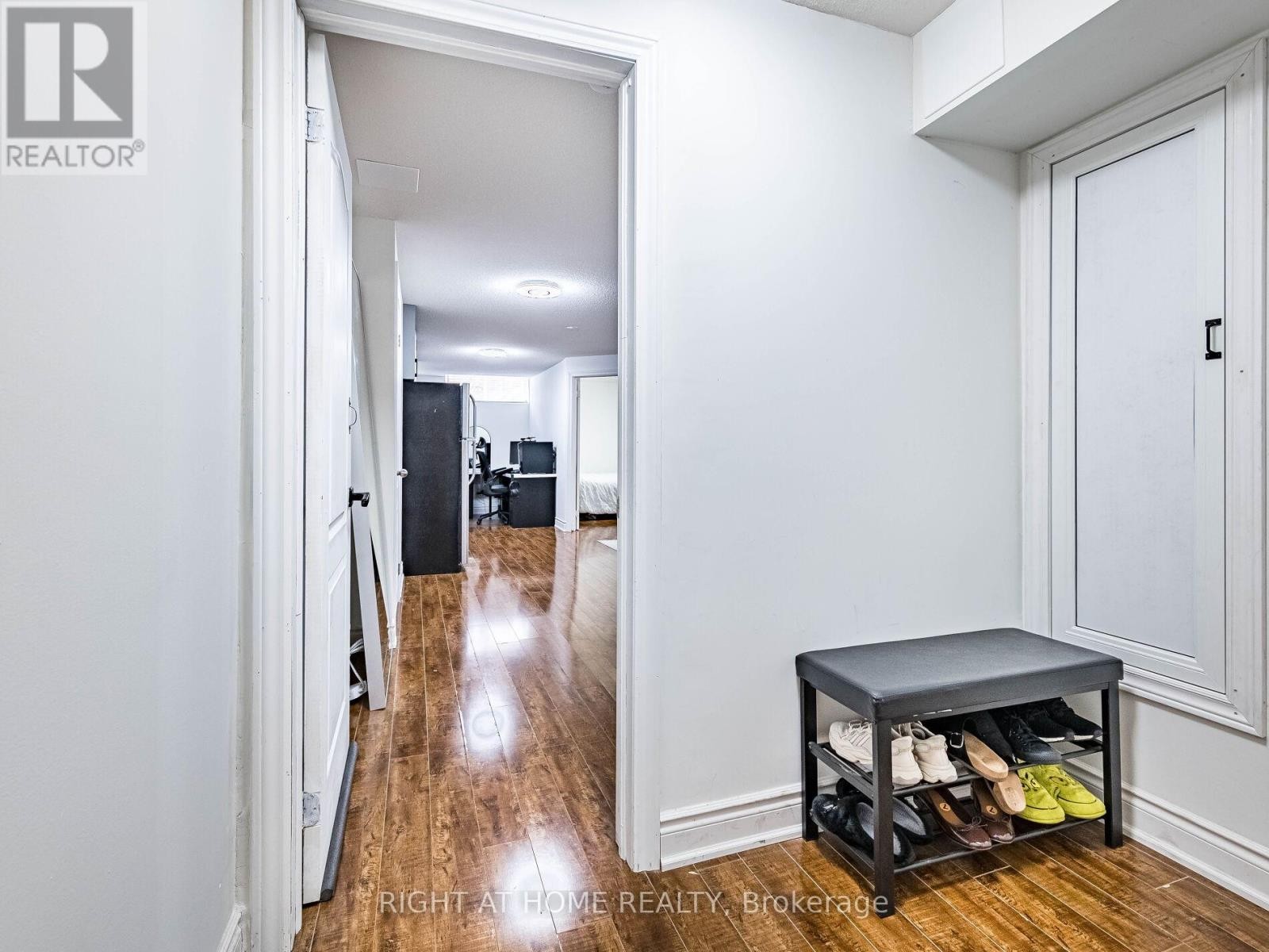 












1302 RUDDY CRESCENT

,
Milton (BE Beaty),




Ontario
L9T8M3

