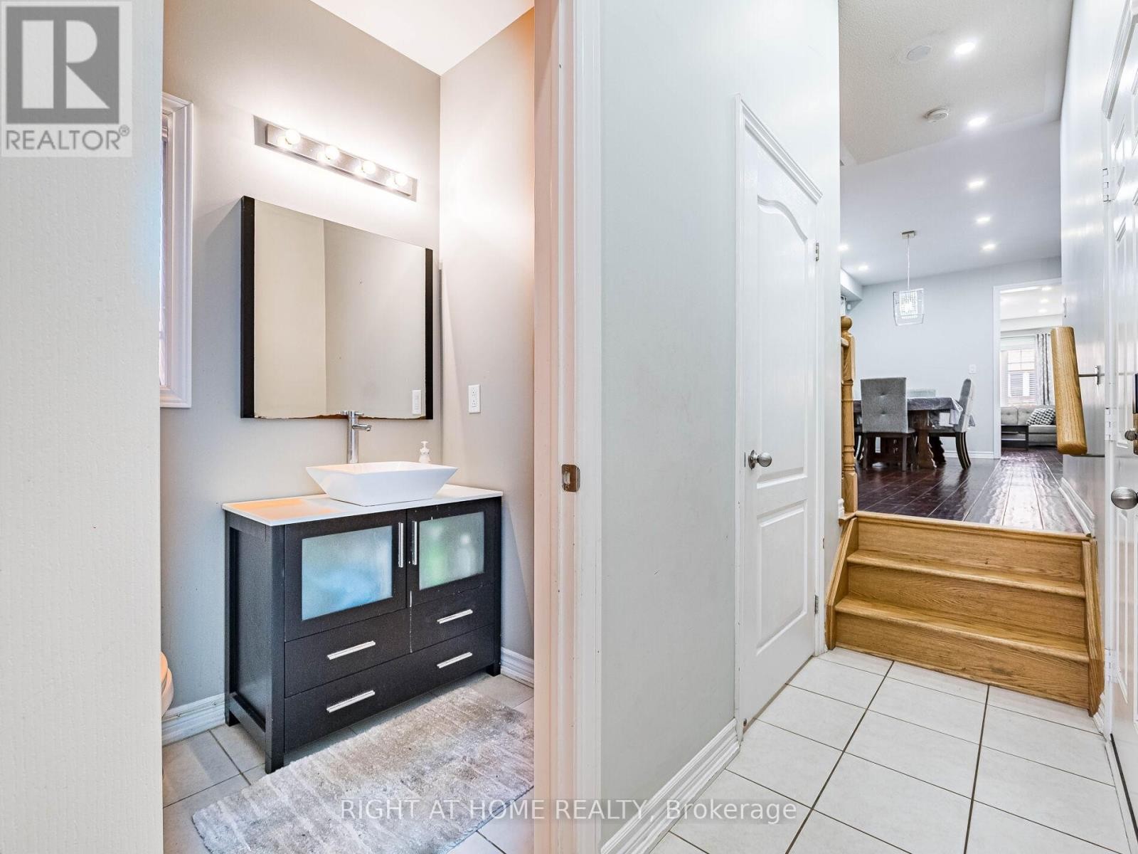 












1302 RUDDY CRESCENT

,
Milton (BE Beaty),




Ontario
L9T8M3

