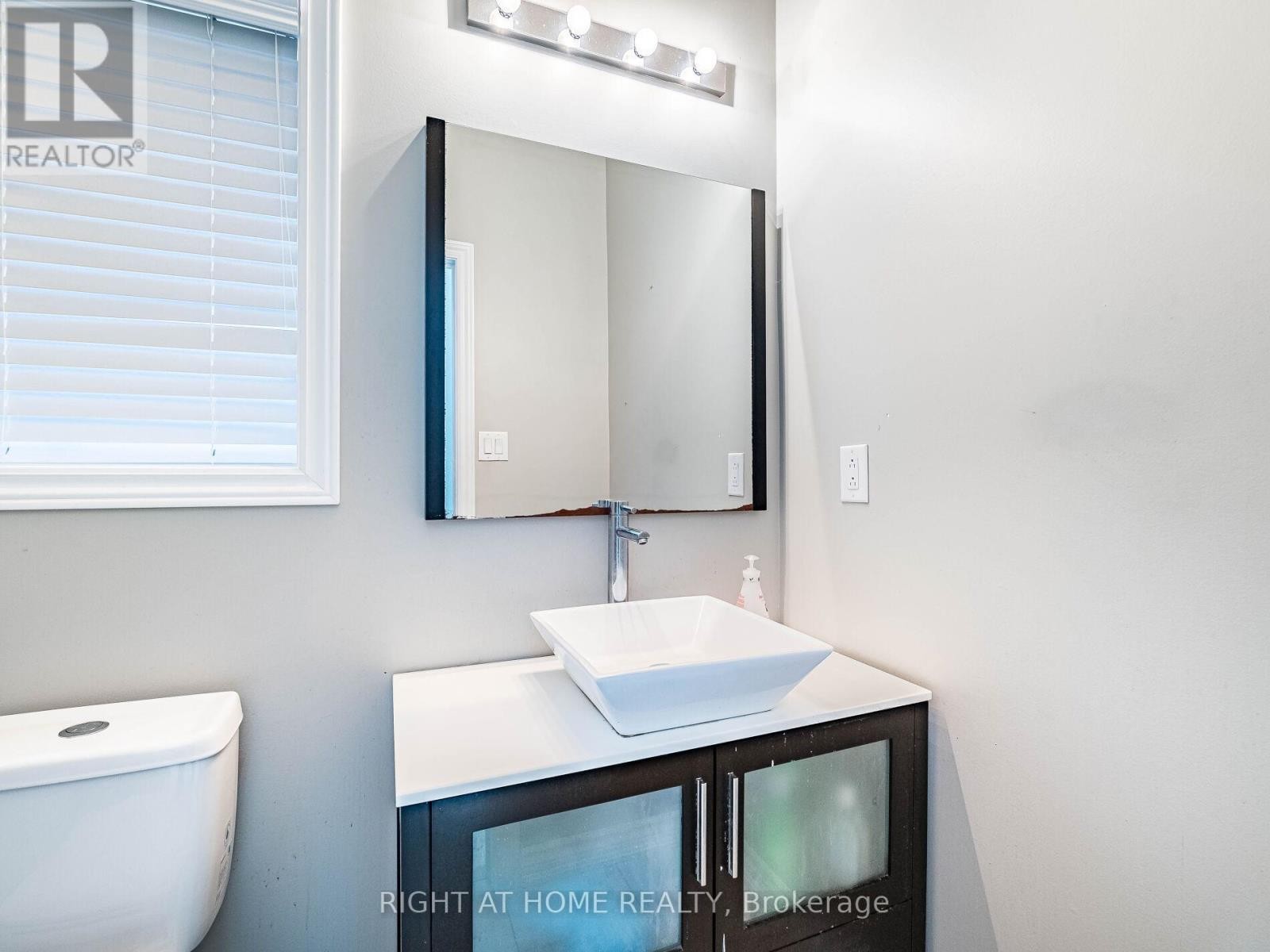 












1302 RUDDY CRESCENT

,
Milton (BE Beaty),




Ontario
L9T8M3

