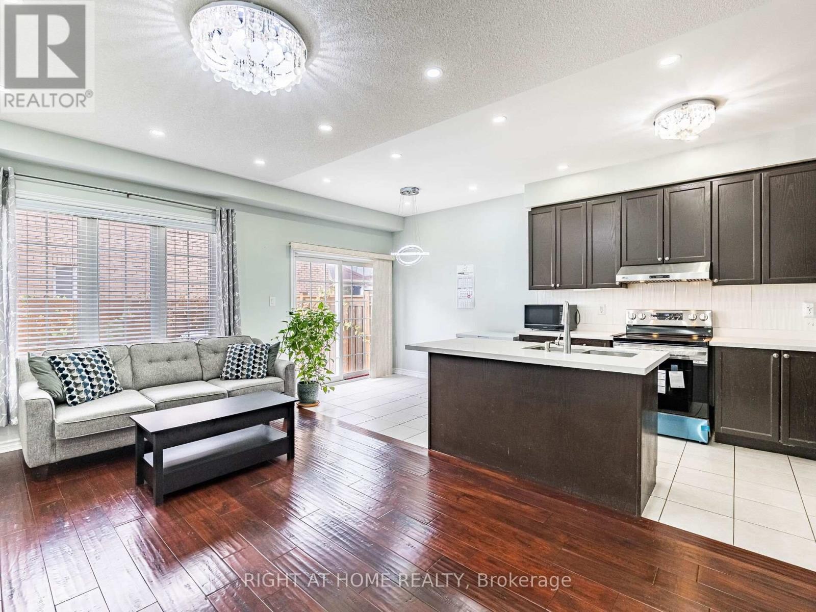 












1302 RUDDY CRESCENT

,
Milton (BE Beaty),




Ontario
L9T8M3

