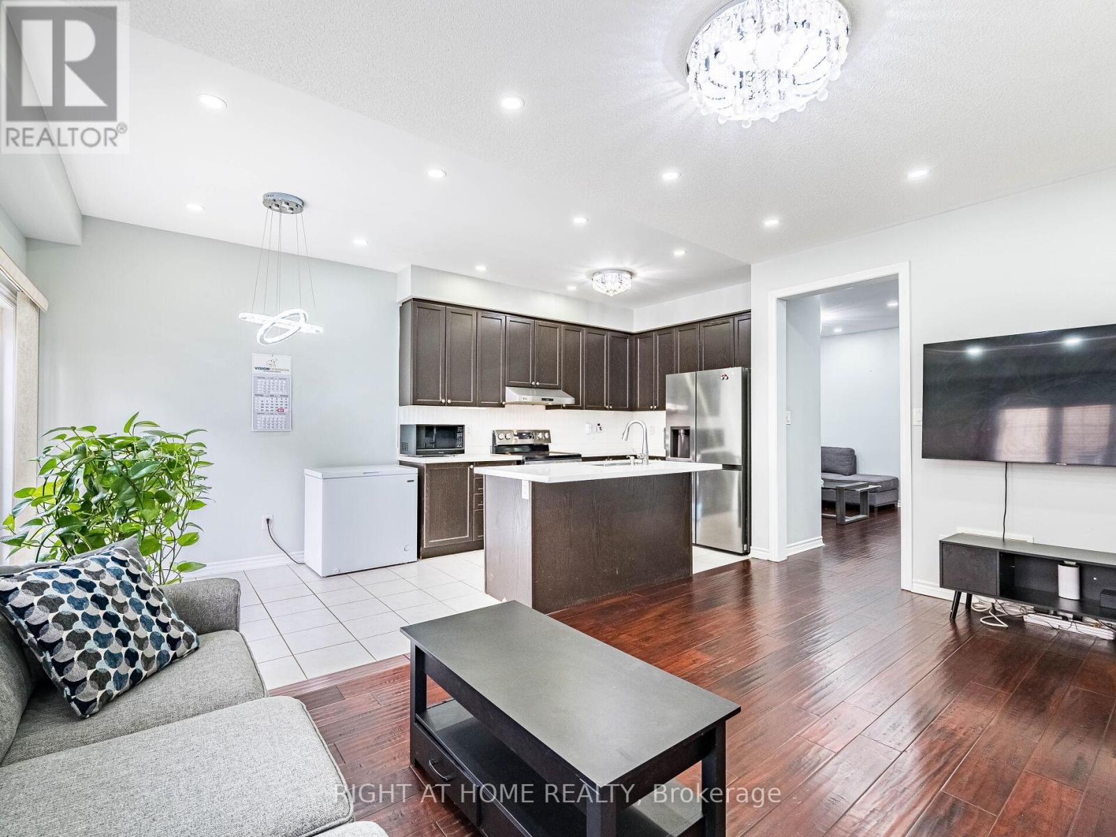 












1302 RUDDY CRESCENT

,
Milton (BE Beaty),




Ontario
L9T8M3

