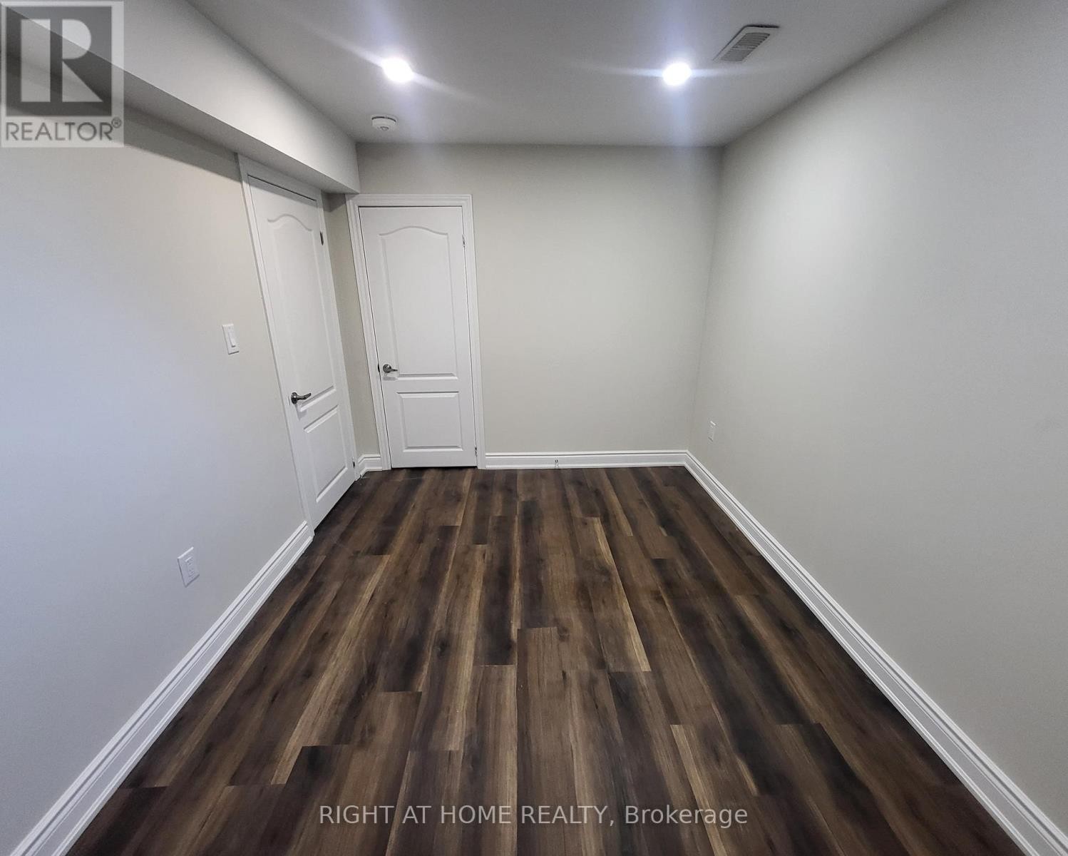 












BSMNT - 5457 MEADOWCREST AVENUE

,
Mississauga (Churchill Meadows),




Ontario
L5M0V7

