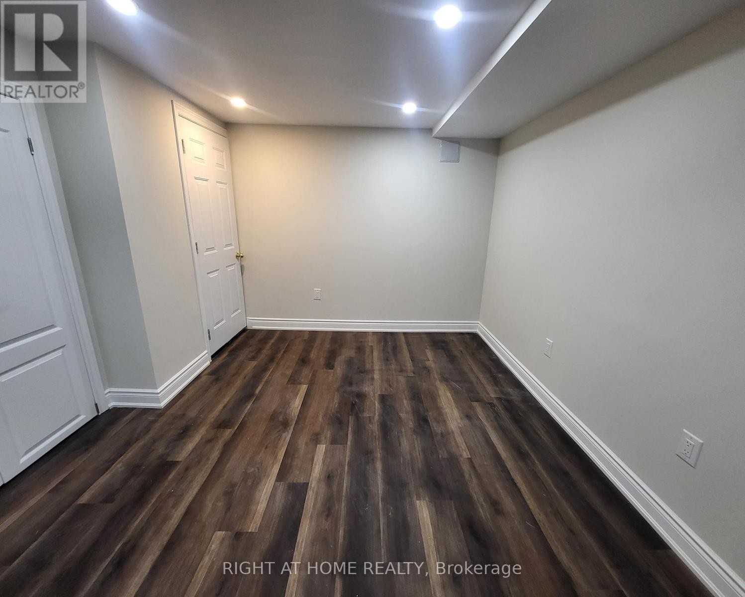 












BSMNT - 5457 MEADOWCREST AVENUE

,
Mississauga (Churchill Meadows),




Ontario
L5M0V7

