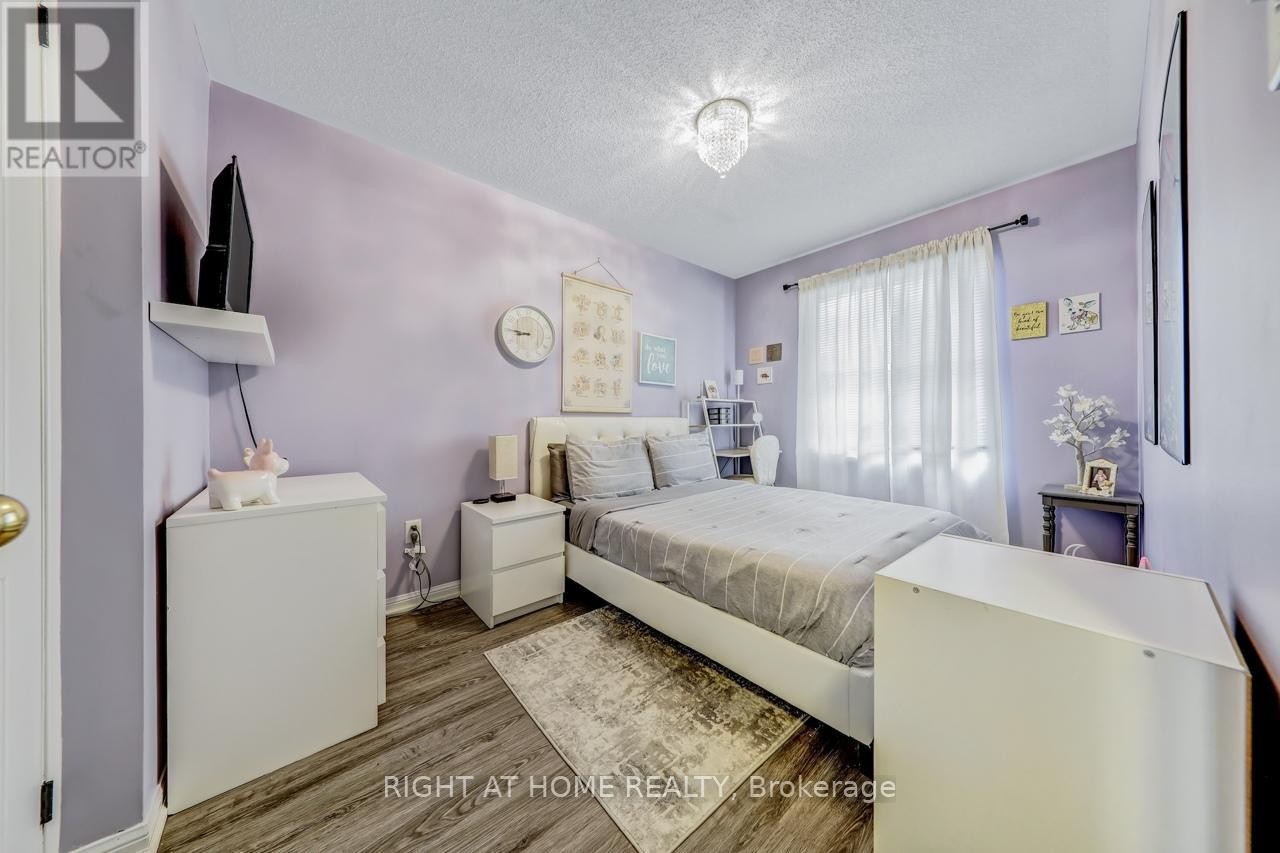 












23 SEED HOUSE LANE

,
Halton Hills (Georgetown),




Ontario
L7G6K3

