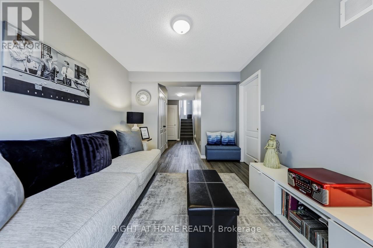 












23 SEED HOUSE LANE

,
Halton Hills (Georgetown),




Ontario
L7G6K3

