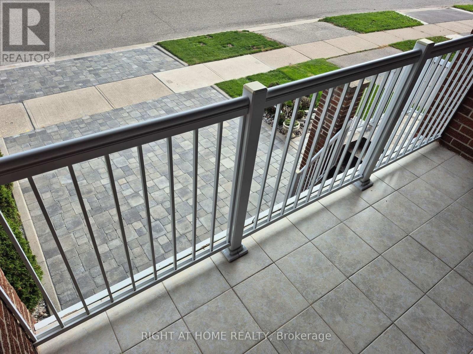 












4165 QUAKER HILL DRIVE

,
Mississauga (Creditview),




Ontario
L5C3M2

