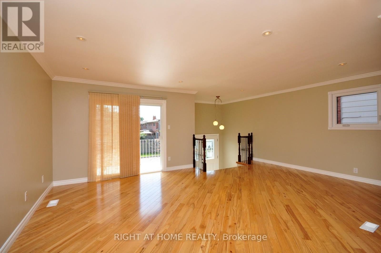 












4165 QUAKER HILL DRIVE

,
Mississauga (Creditview),




Ontario
L5C3M2

