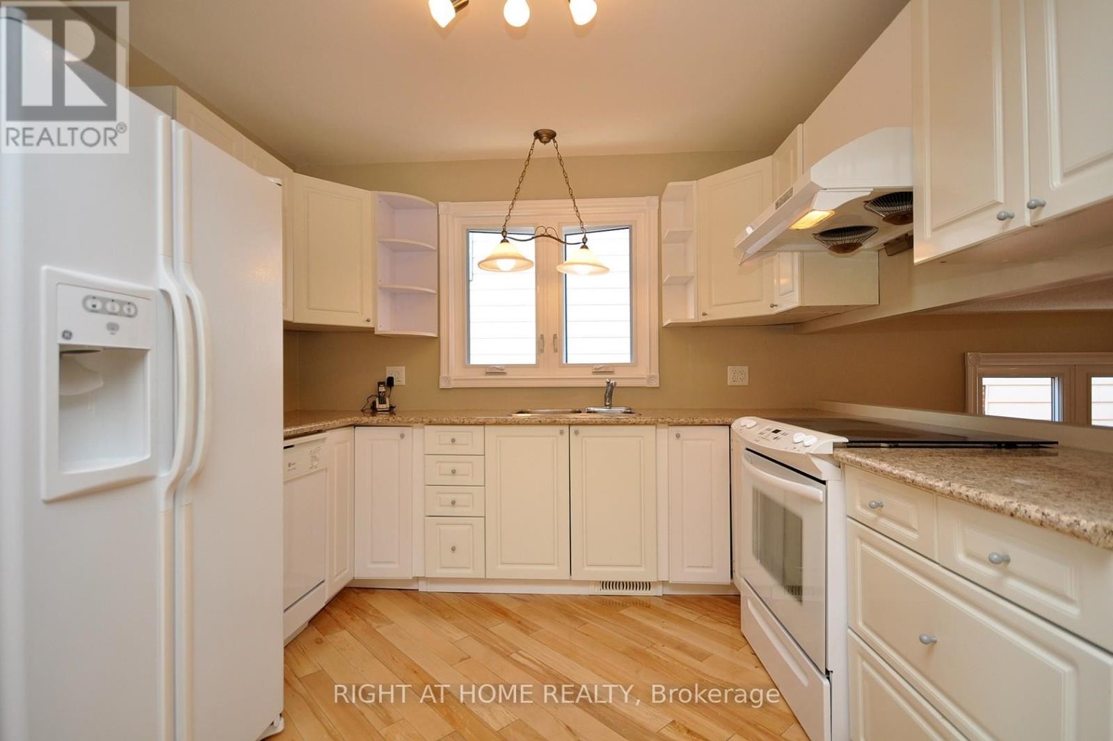 












4165 QUAKER HILL DRIVE

,
Mississauga (Creditview),




Ontario
L5C3M2

