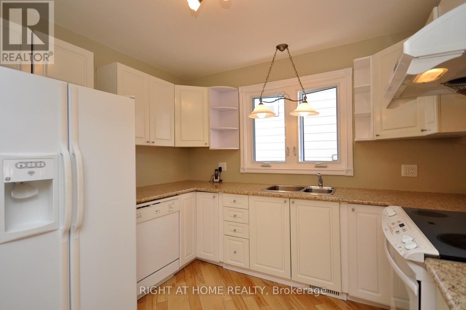 












4165 QUAKER HILL DRIVE

,
Mississauga (Creditview),




Ontario
L5C3M2

