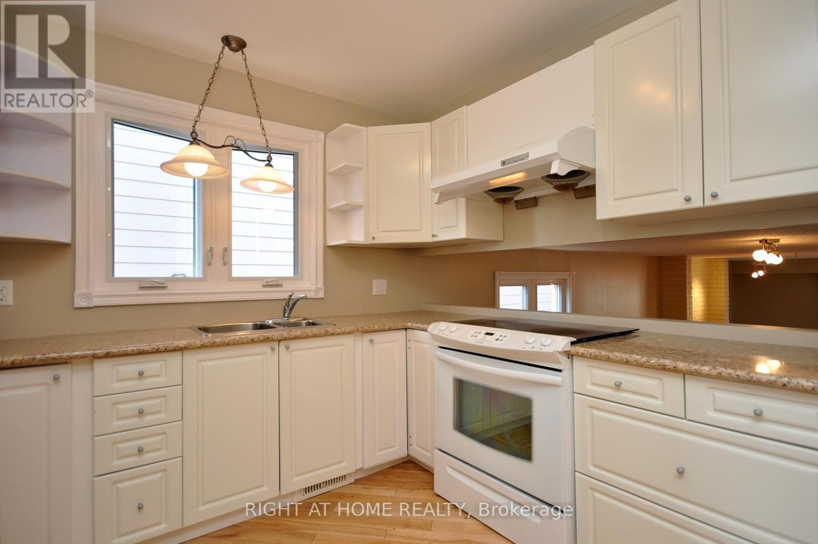 












4165 QUAKER HILL DRIVE

,
Mississauga (Creditview),




Ontario
L5C3M2

