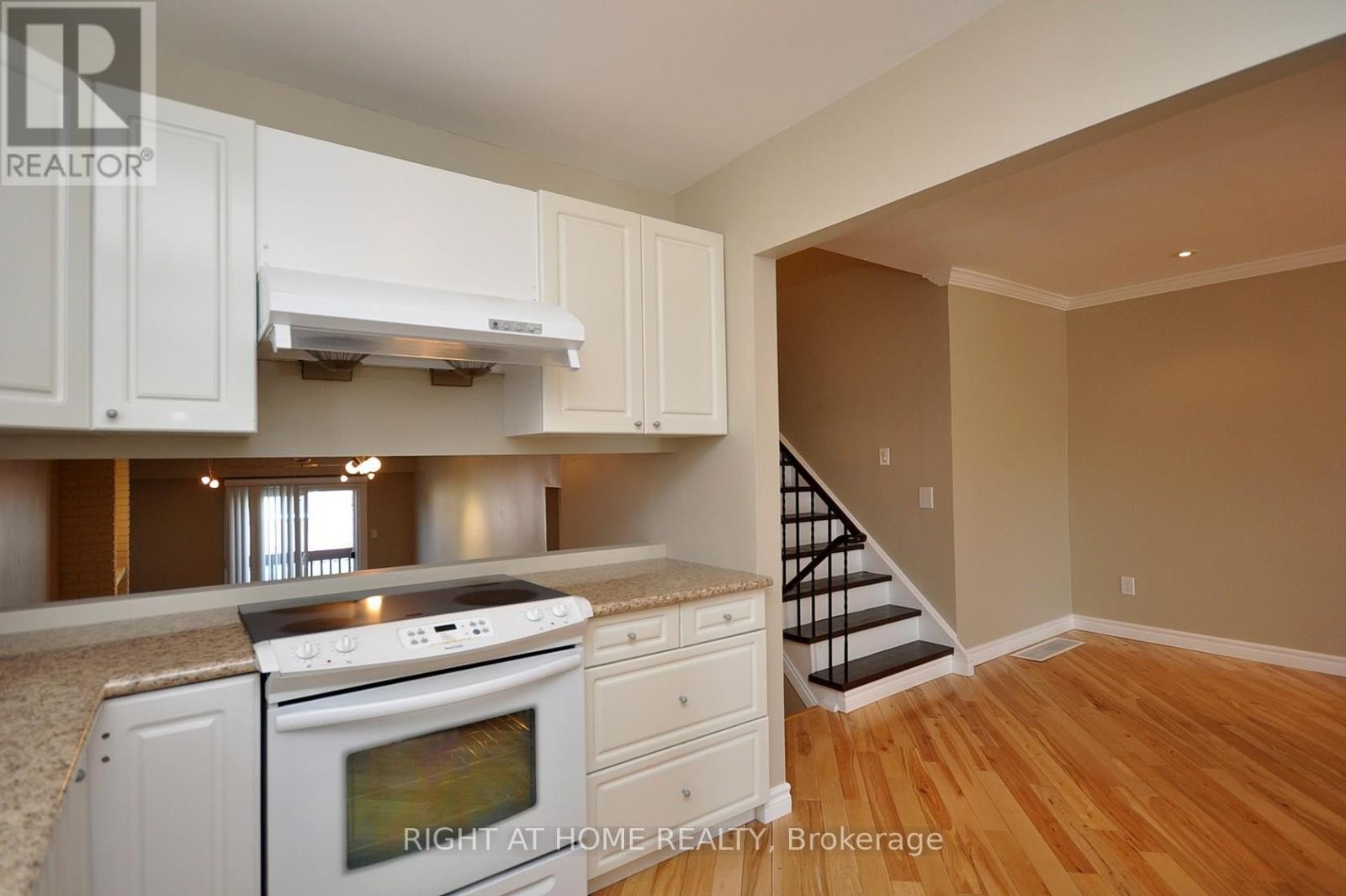 












4165 QUAKER HILL DRIVE

,
Mississauga (Creditview),




Ontario
L5C3M2

