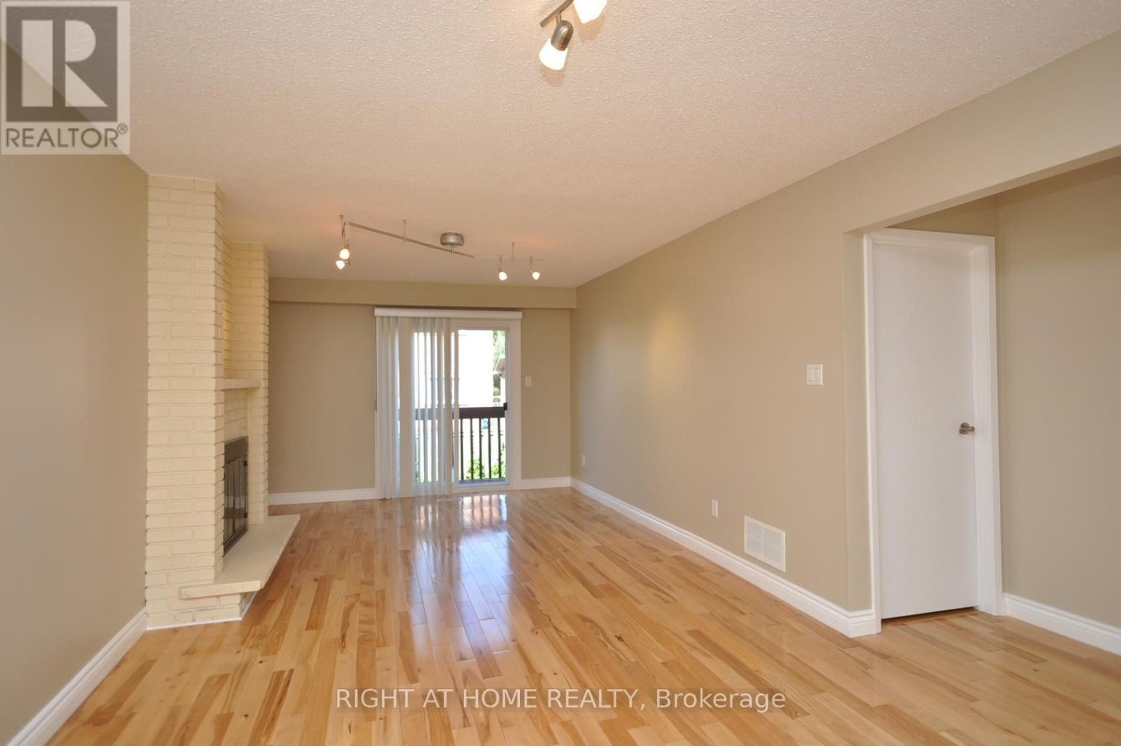 












4165 QUAKER HILL DRIVE

,
Mississauga (Creditview),




Ontario
L5C3M2

