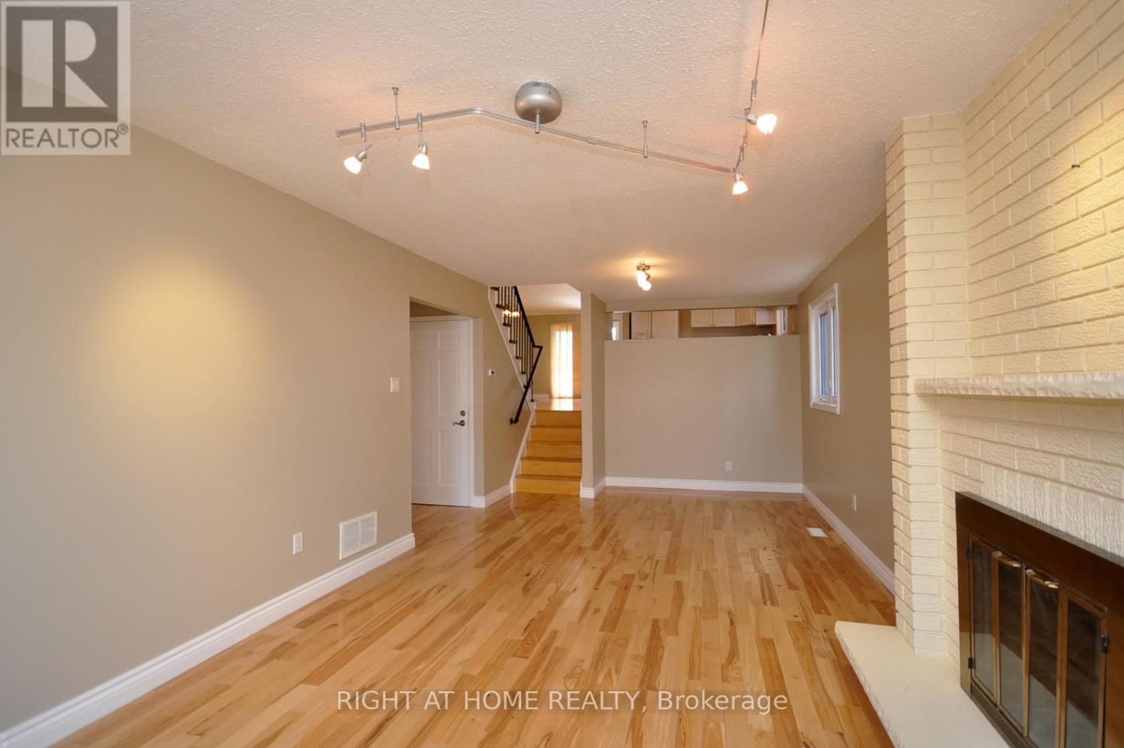 












4165 QUAKER HILL DRIVE

,
Mississauga (Creditview),




Ontario
L5C3M2

