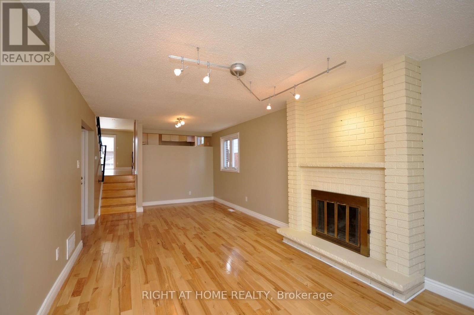 












4165 QUAKER HILL DRIVE

,
Mississauga (Creditview),




Ontario
L5C3M2

