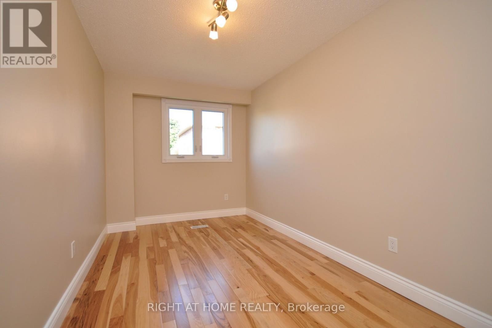 












4165 QUAKER HILL DRIVE

,
Mississauga (Creditview),




Ontario
L5C3M2

