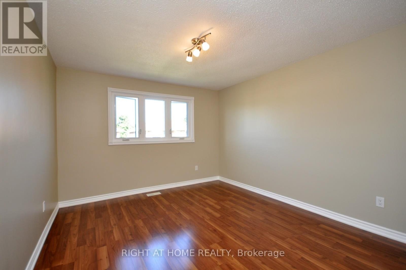 












4165 QUAKER HILL DRIVE

,
Mississauga (Creditview),




Ontario
L5C3M2

