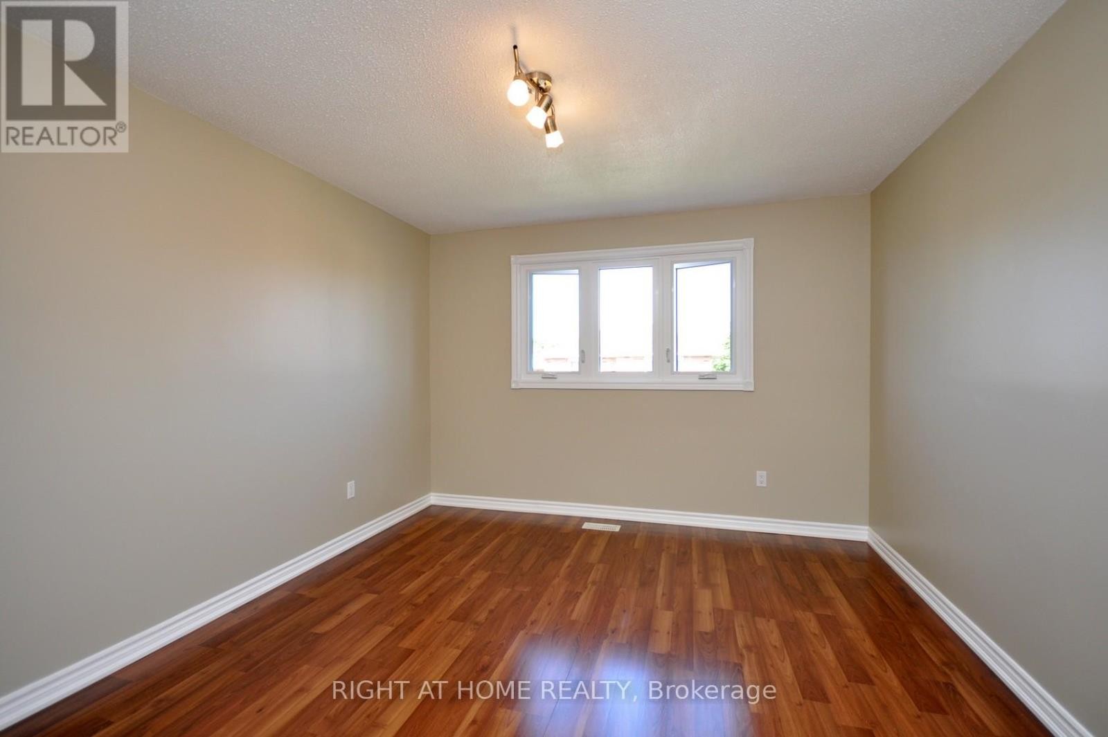 












4165 QUAKER HILL DRIVE

,
Mississauga (Creditview),




Ontario
L5C3M2

