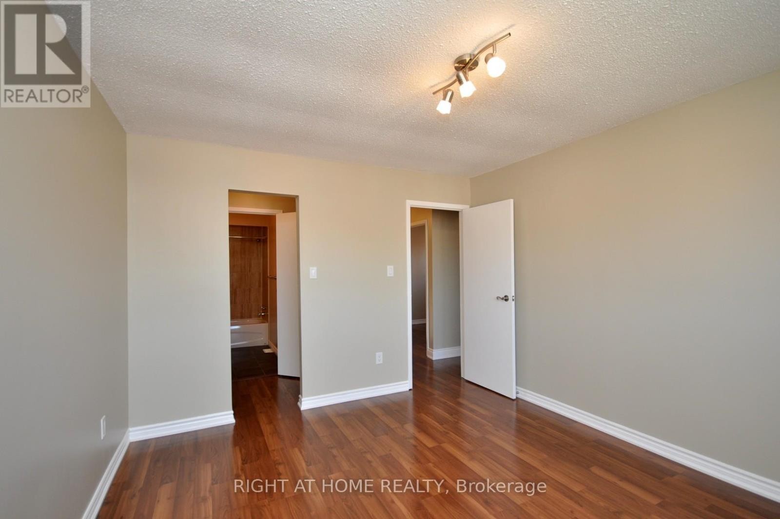 












4165 QUAKER HILL DRIVE

,
Mississauga (Creditview),




Ontario
L5C3M2

