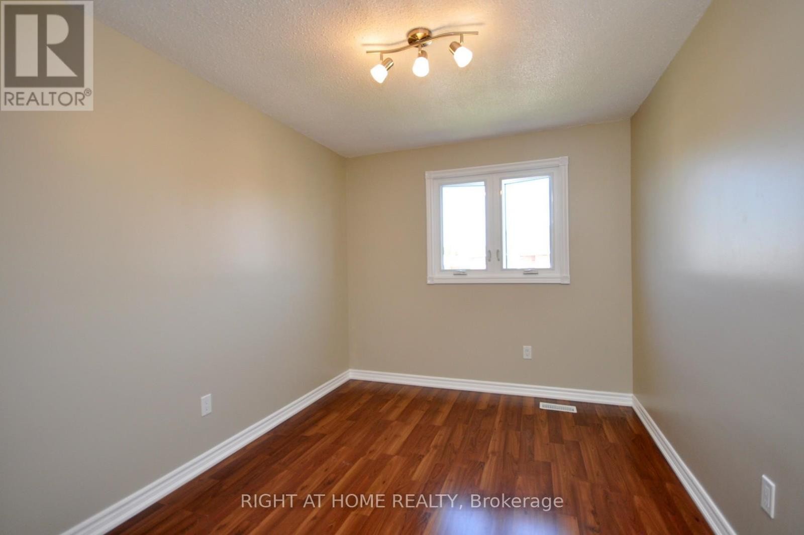 












4165 QUAKER HILL DRIVE

,
Mississauga (Creditview),




Ontario
L5C3M2

