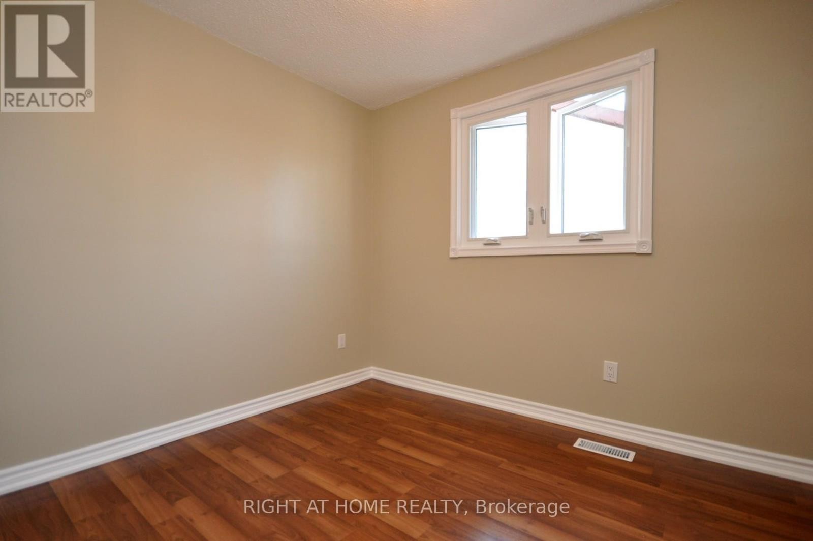 












4165 QUAKER HILL DRIVE

,
Mississauga (Creditview),




Ontario
L5C3M2

