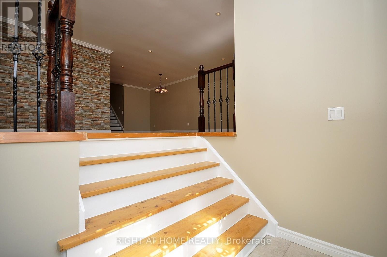 












4165 QUAKER HILL DRIVE

,
Mississauga (Creditview),




Ontario
L5C3M2

