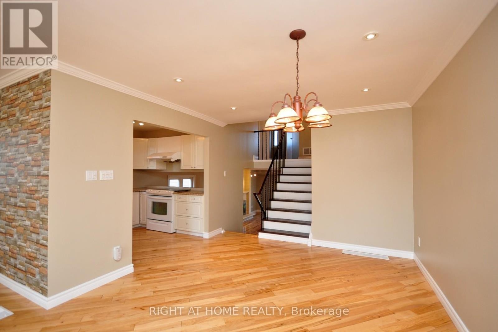 












4165 QUAKER HILL DRIVE

,
Mississauga (Creditview),




Ontario
L5C3M2

