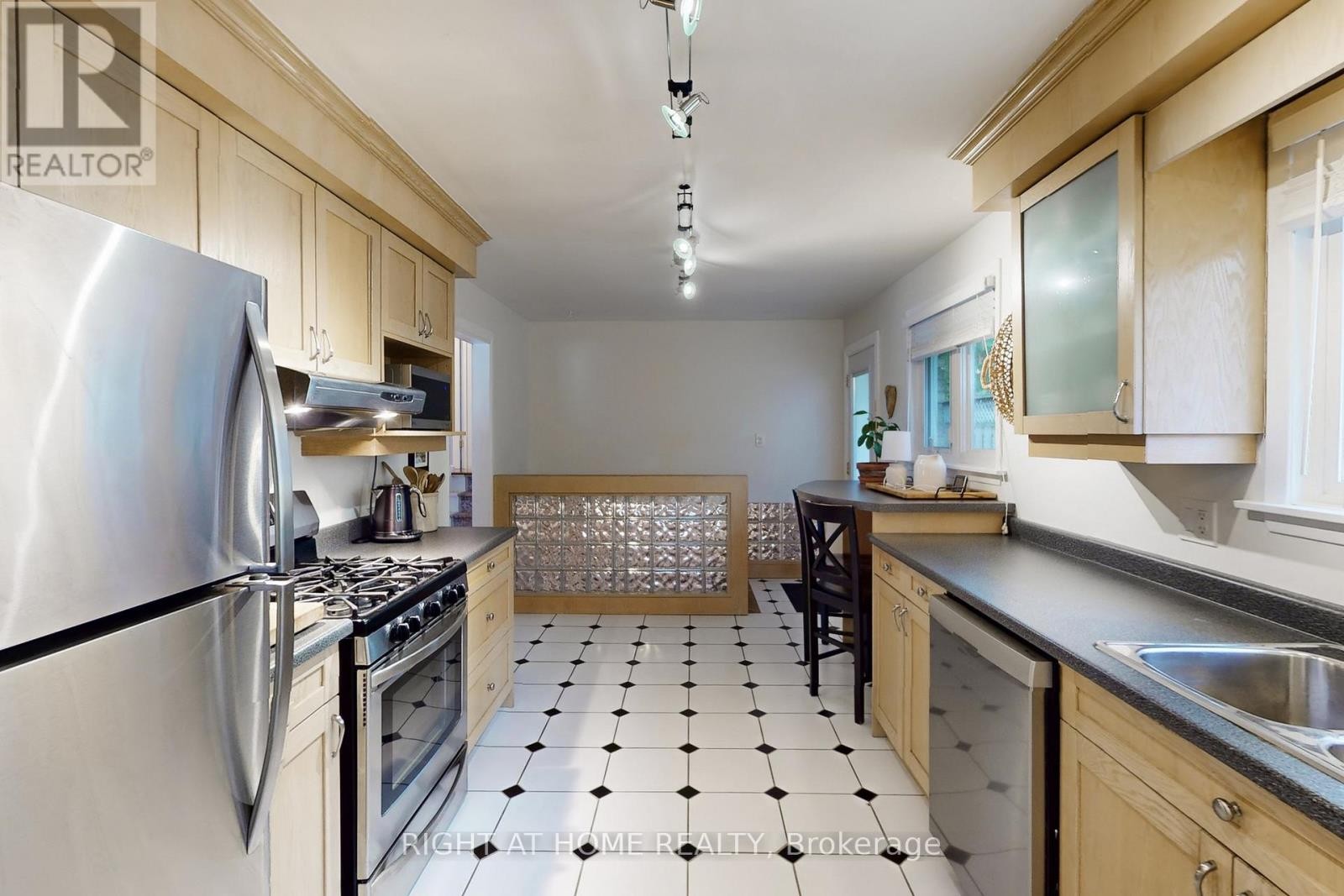 












7161 TAMAR ROAD

,
Mississauga (Meadowvale),




Ontario
L5N1Y7

