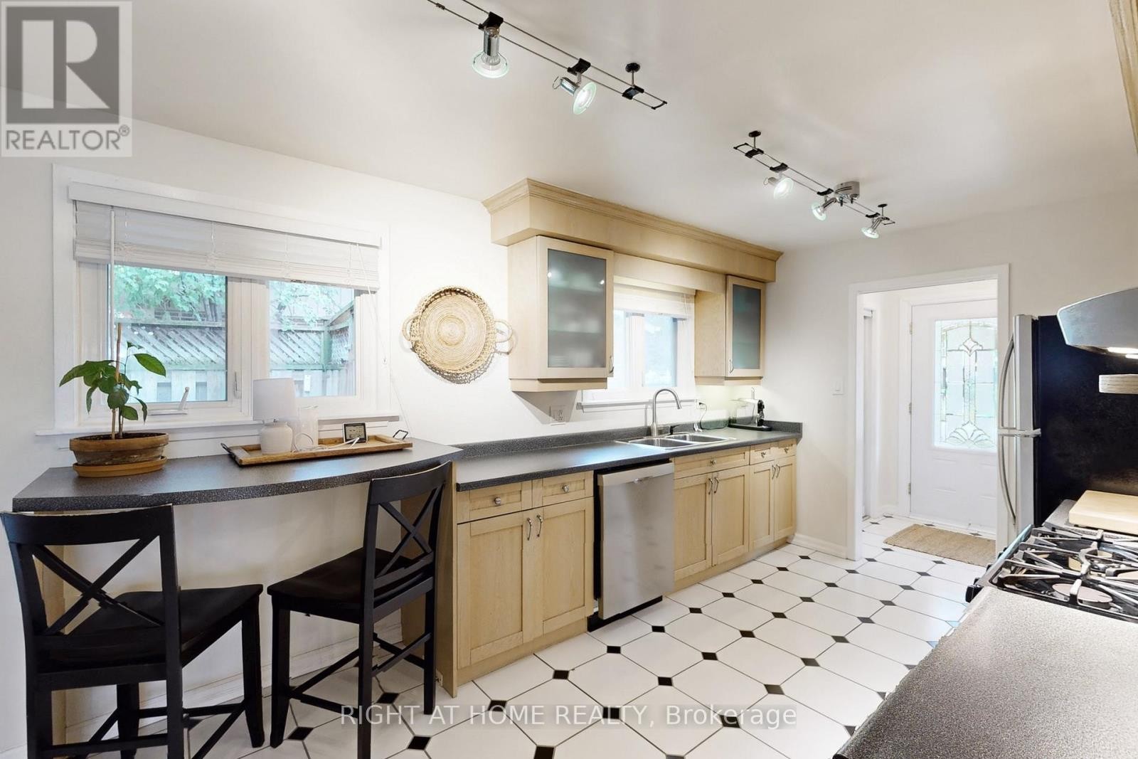 












7161 TAMAR ROAD

,
Mississauga (Meadowvale),




Ontario
L5N1Y7

