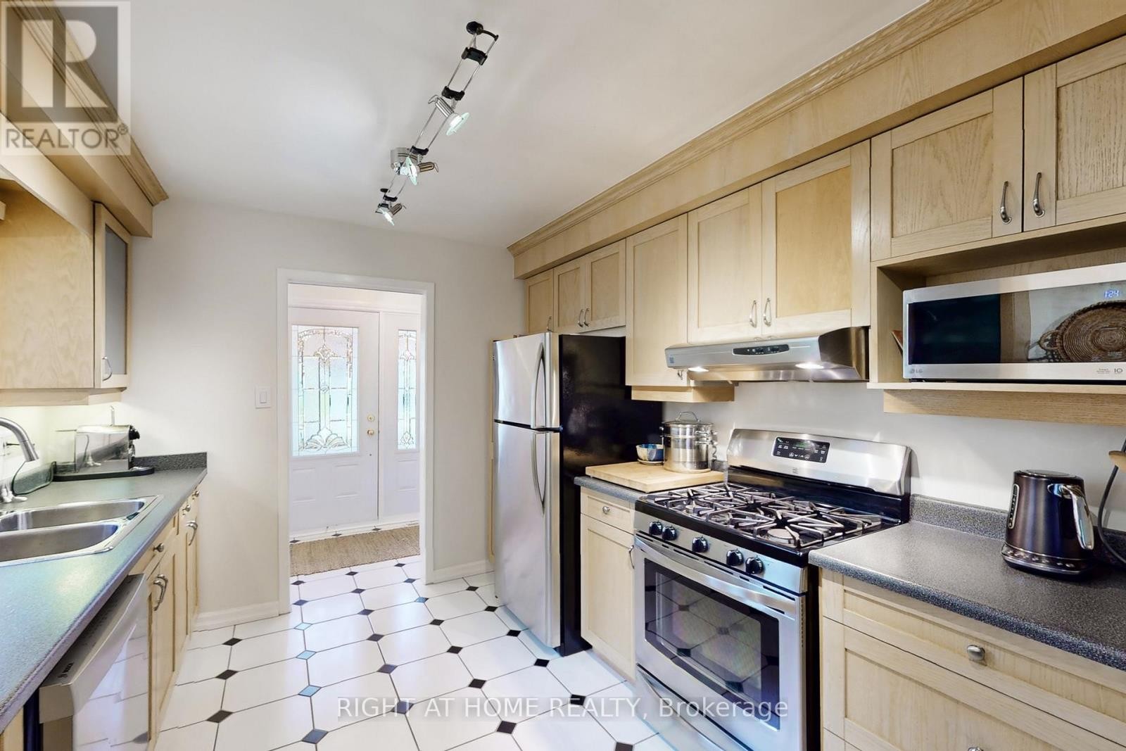 












7161 TAMAR ROAD

,
Mississauga (Meadowvale),




Ontario
L5N1Y7

