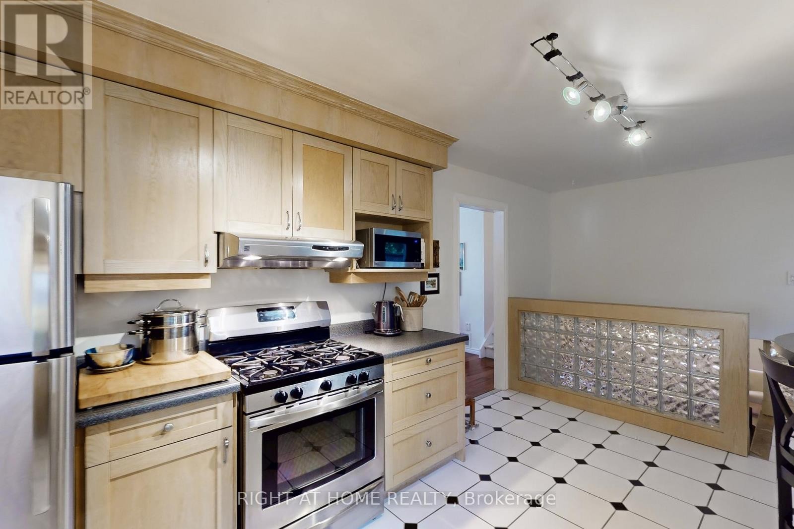 












7161 TAMAR ROAD

,
Mississauga (Meadowvale),




Ontario
L5N1Y7

