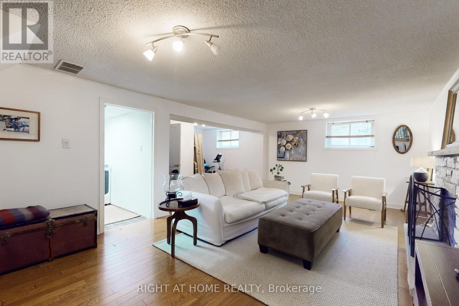 












7161 TAMAR ROAD

,
Mississauga (Meadowvale),




Ontario
L5N1Y7

