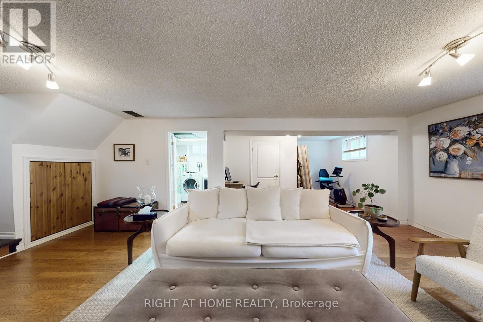 












7161 TAMAR ROAD

,
Mississauga (Meadowvale),




Ontario
L5N1Y7

