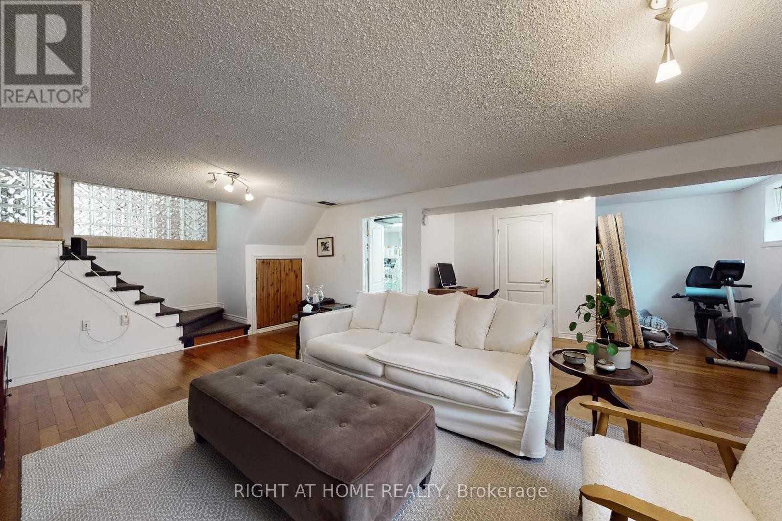 












7161 TAMAR ROAD

,
Mississauga (Meadowvale),




Ontario
L5N1Y7

