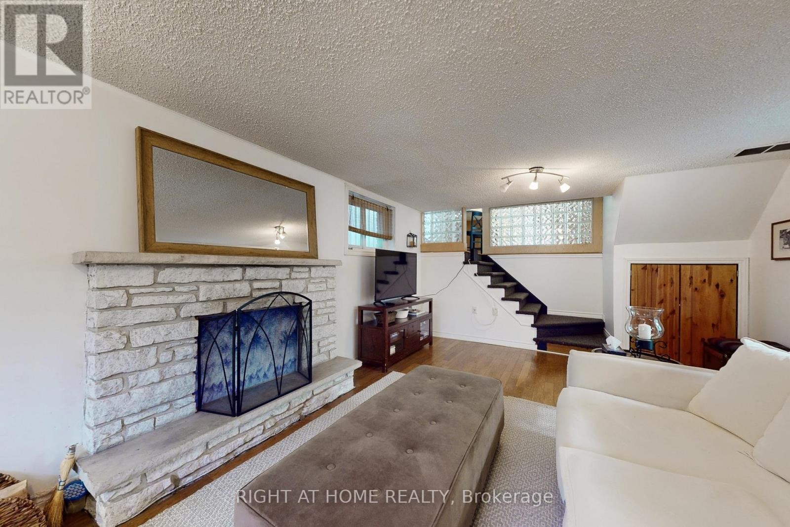 












7161 TAMAR ROAD

,
Mississauga (Meadowvale),




Ontario
L5N1Y7

