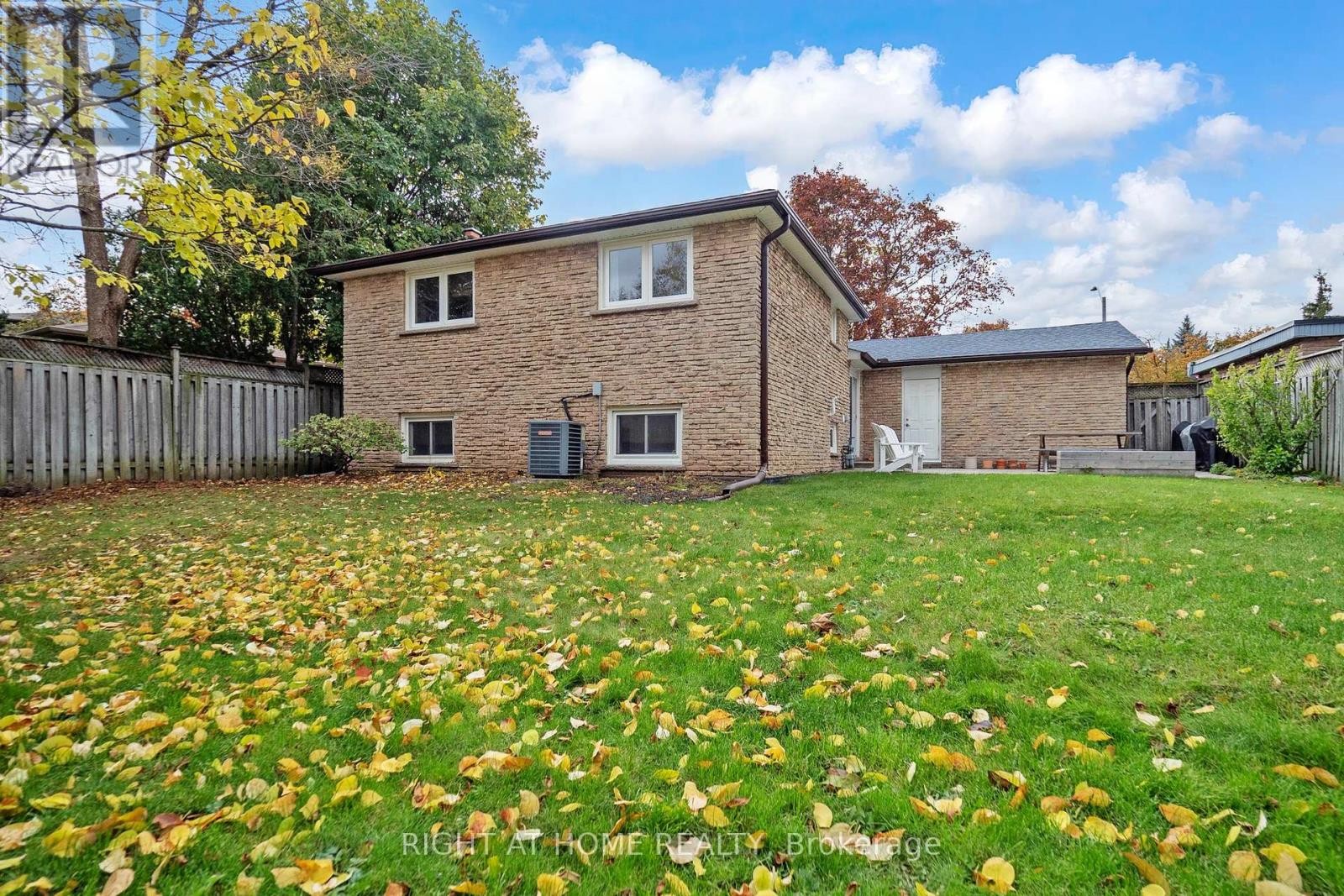 












7161 TAMAR ROAD

,
Mississauga (Meadowvale),




Ontario
L5N1Y7

