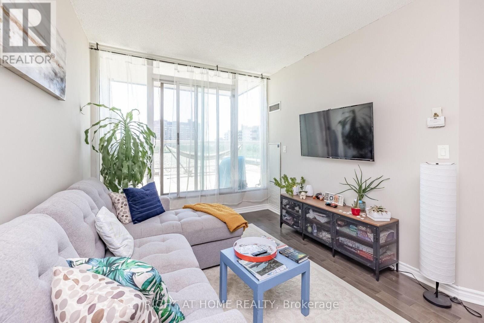 












503 - 3504 HURONTARIO STREET

,
Mississauga (City Centre),




Ontario
L5B0B9

