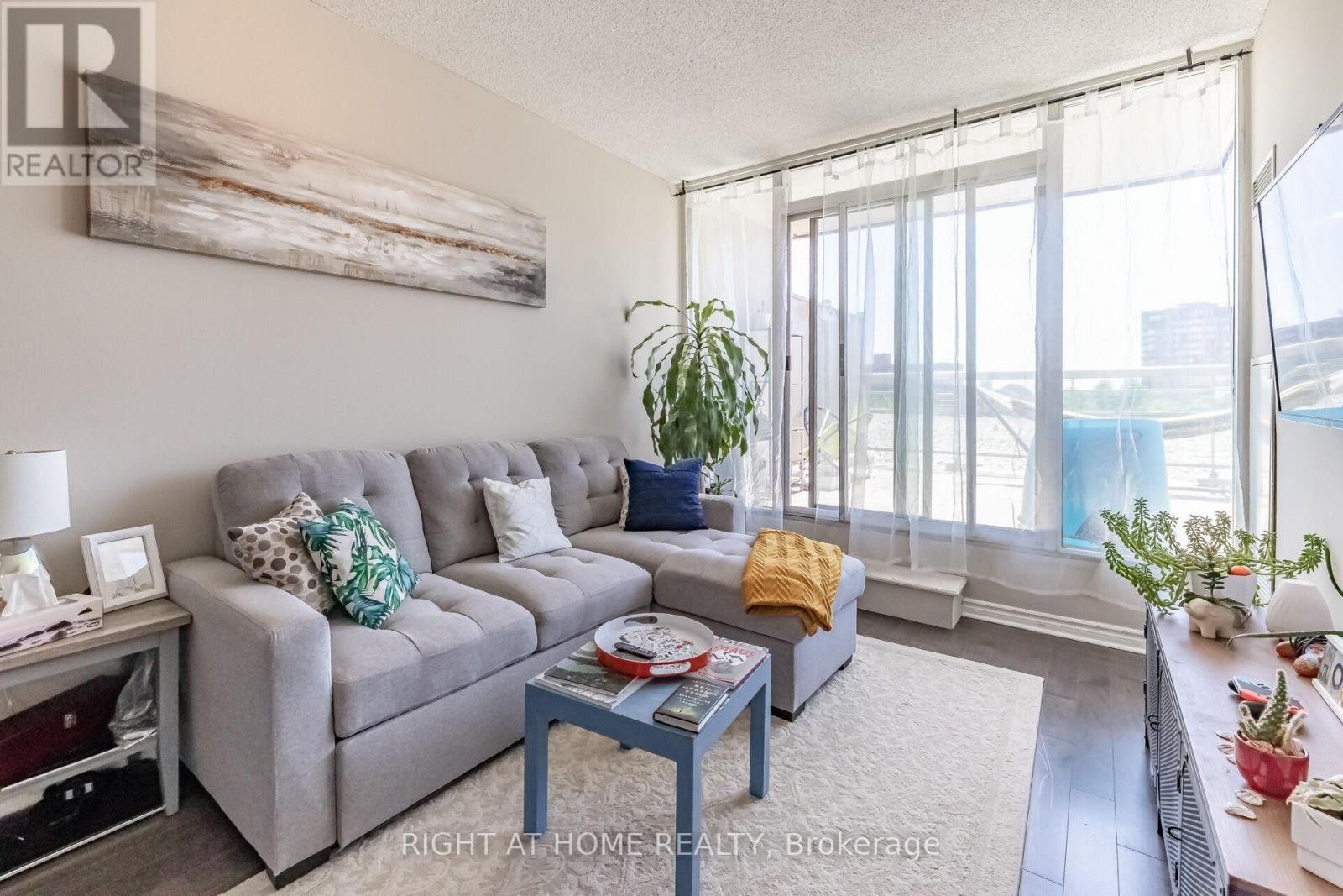 












503 - 3504 HURONTARIO STREET

,
Mississauga (City Centre),




Ontario
L5B0B9

