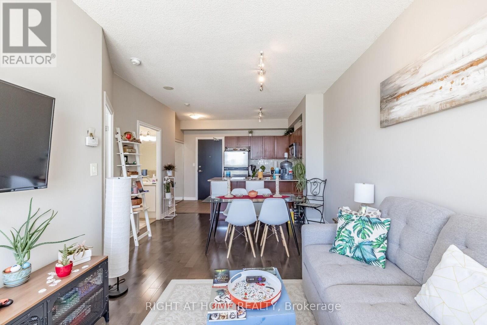 












503 - 3504 HURONTARIO STREET

,
Mississauga (City Centre),




Ontario
L5B0B9

