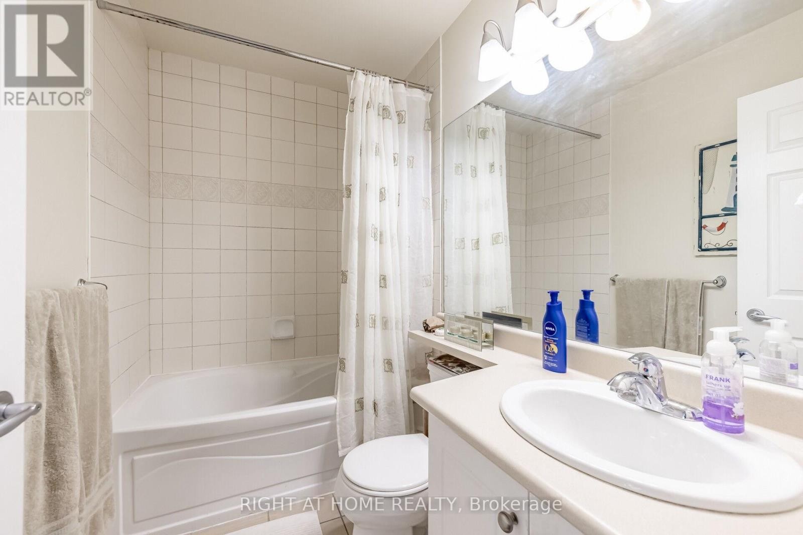 












503 - 3504 HURONTARIO STREET

,
Mississauga (City Centre),




Ontario
L5B0B9

