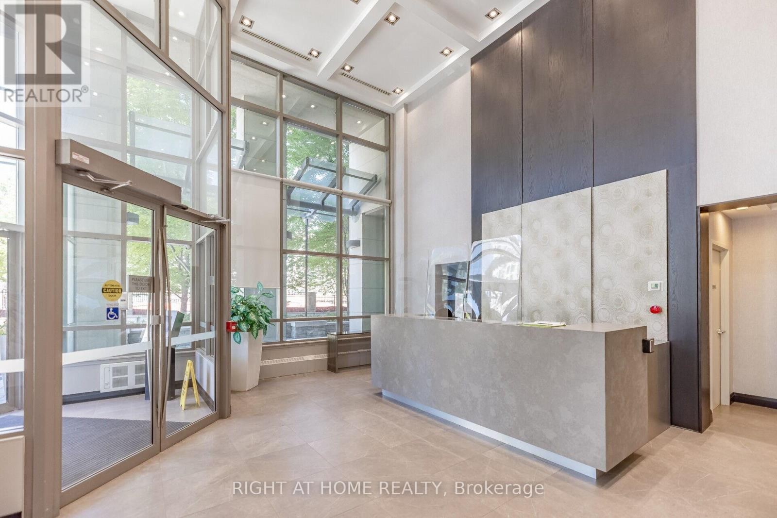 












503 - 3504 HURONTARIO STREET

,
Mississauga (City Centre),




Ontario
L5B0B9

